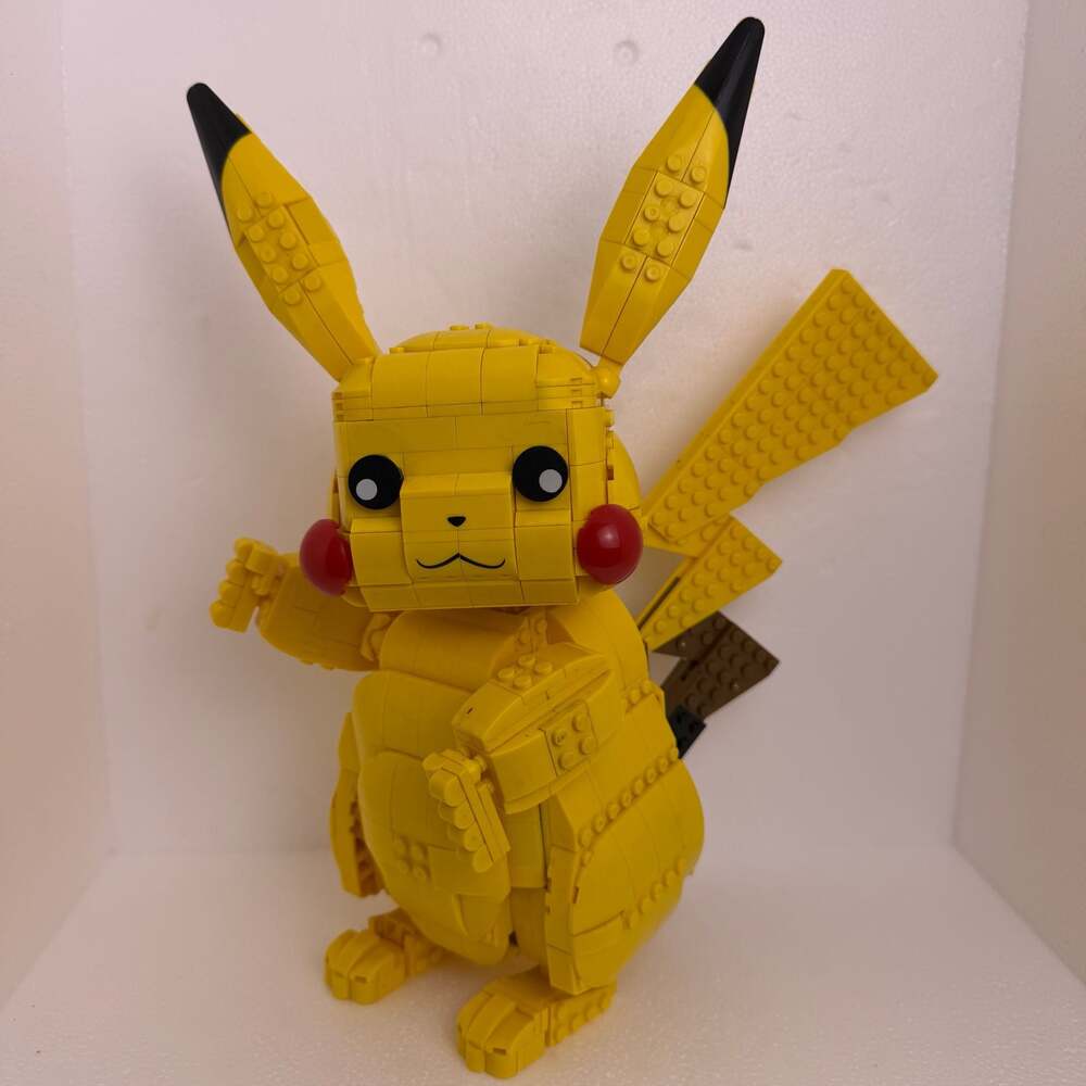 Mega Construx Pokemon Jumbo Pikachu Building Set 825-Piece Model
